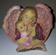 Ангел-хранитель с младенцем девочкой